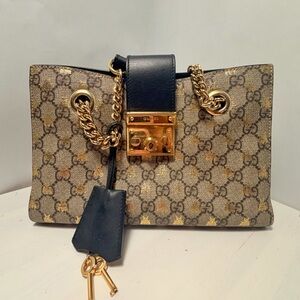 ✨Gucci GG Supreme Bee Padlock Shoulder Bag ✨ Gold Hardware ✨ Authentic ✨